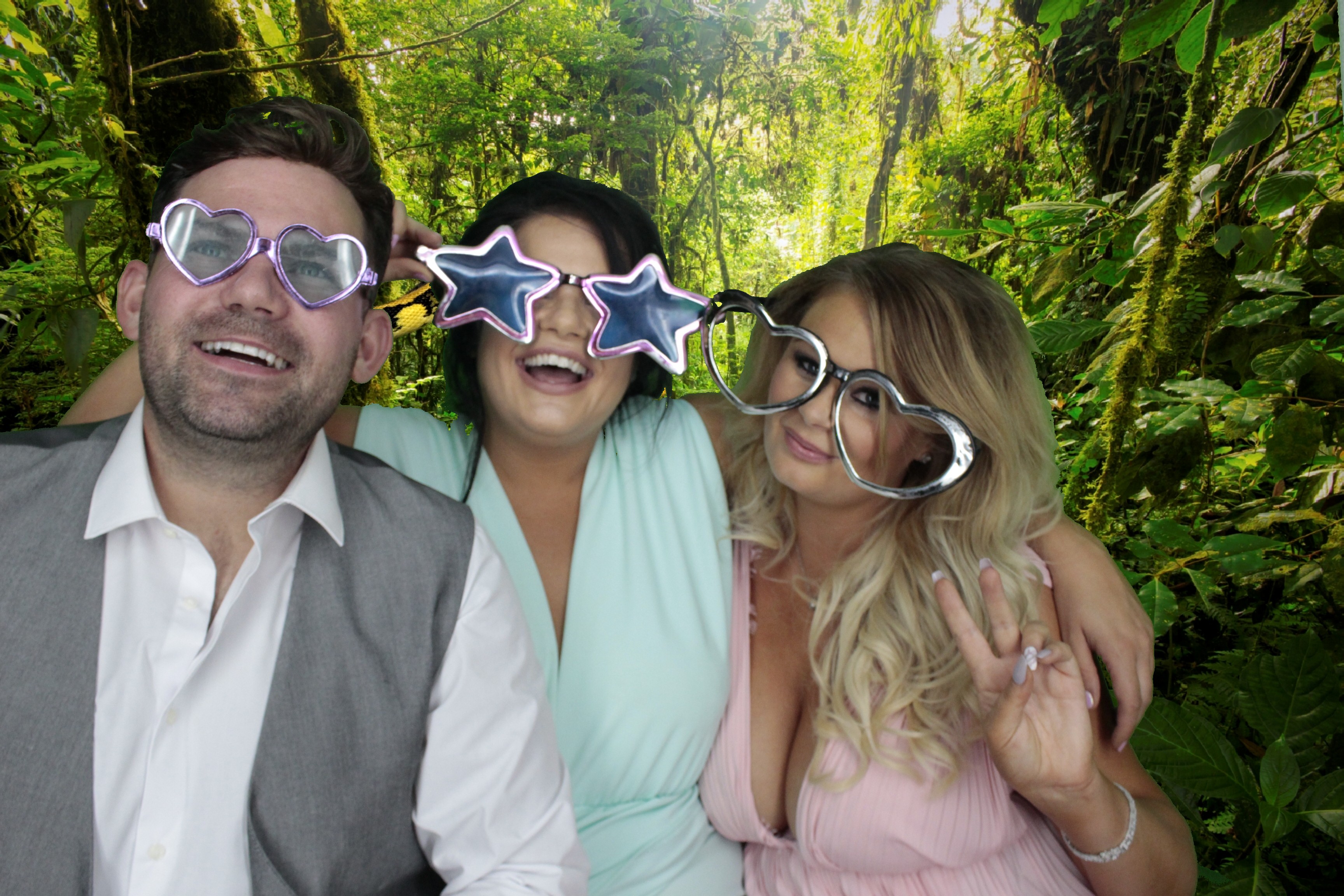 Mr & Mrs Bowles | View more photos from the event at gallery.myphotoboothexperience.co.uk/u/MyPhotoBoothExperienceLtd/Mr-Mrs-Bowles